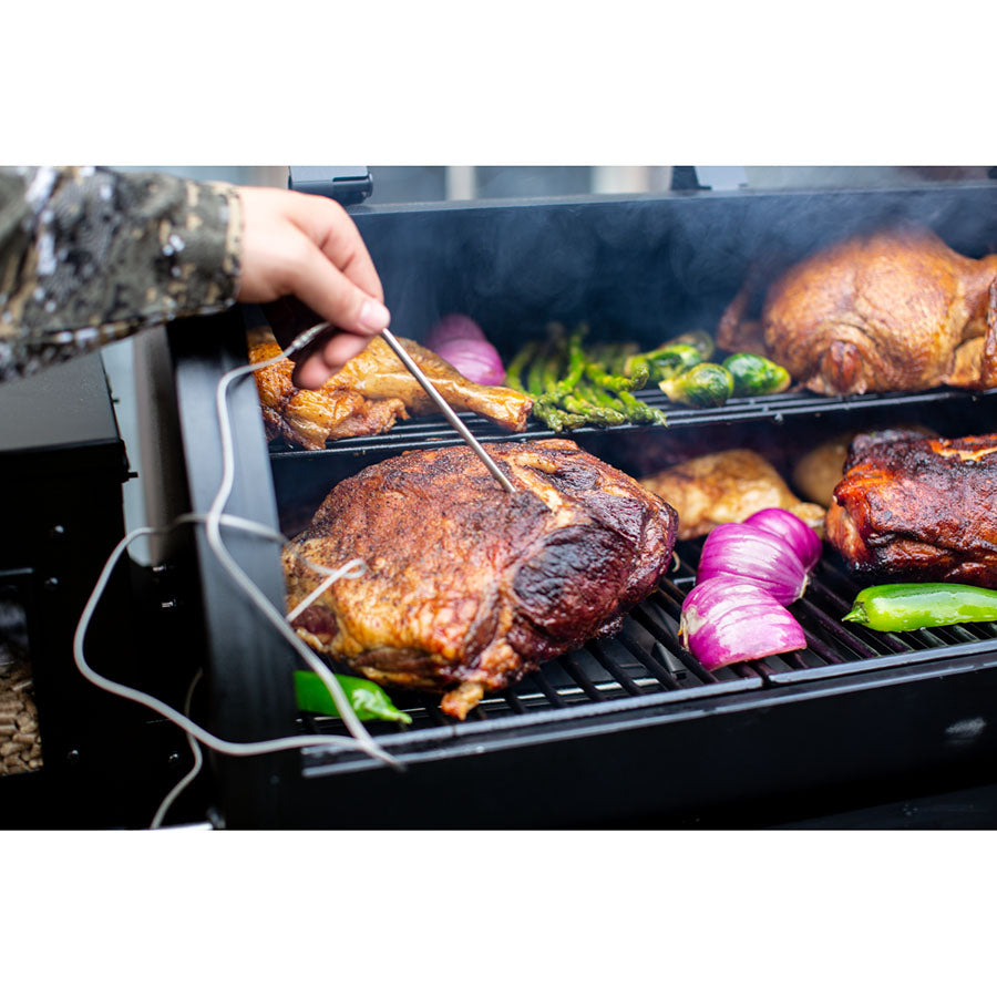 using meat probe to check temp of grilling meat in grill